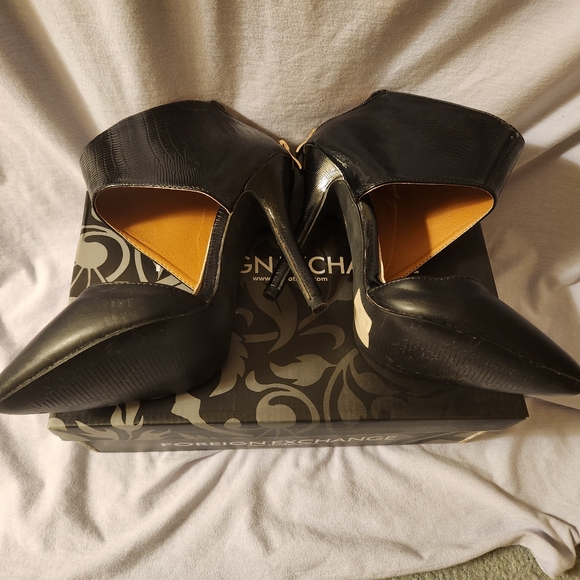 Foreign Exchange Black 7.5 Zip Heels - Picture 5 of 11